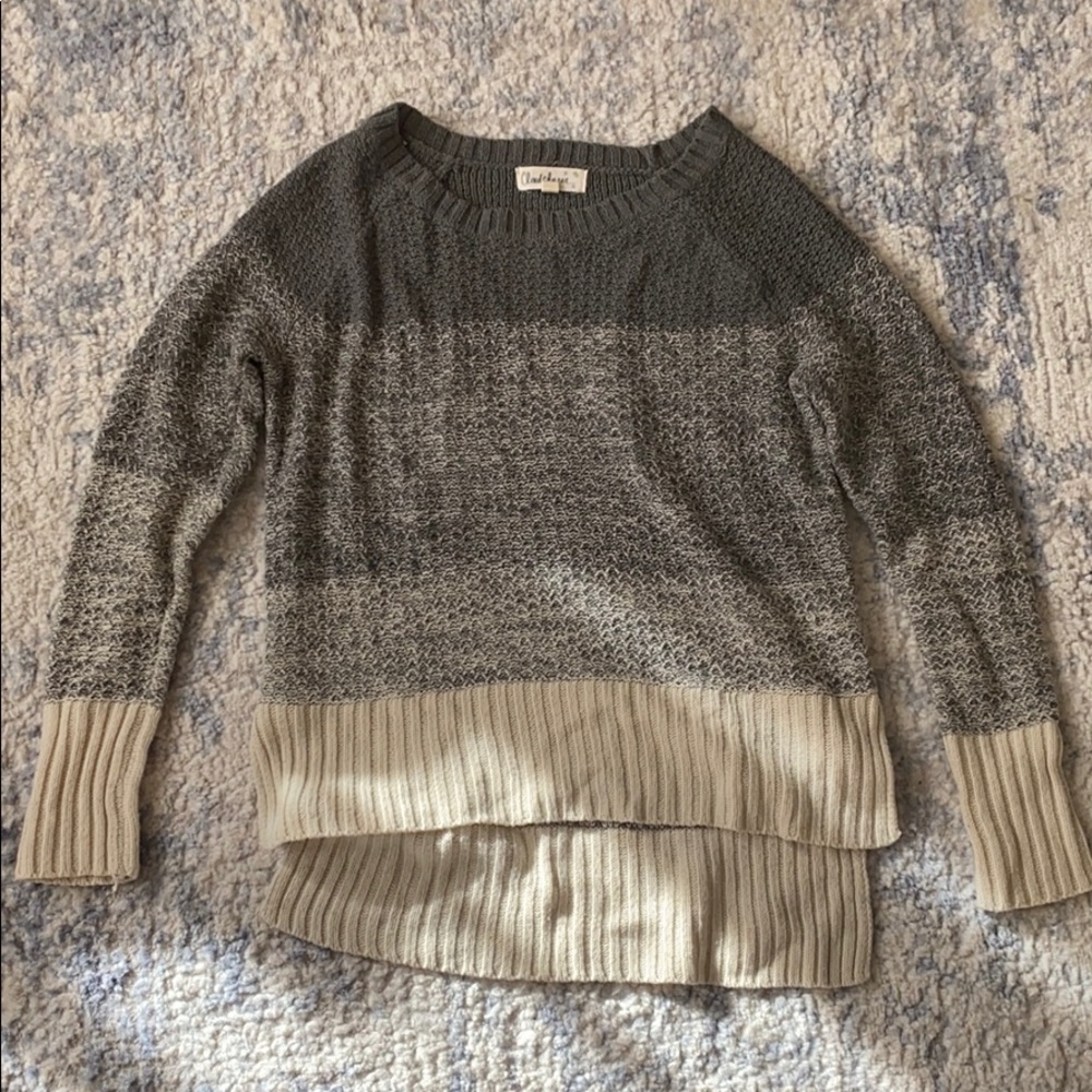 Grey ombré sweater, excellent shape, very comfortable and so cute on!